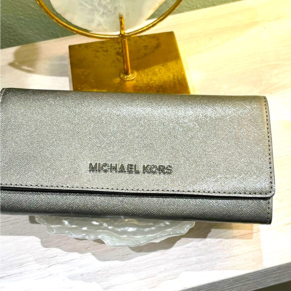 Michael Kors Jet Set Travel Wallet